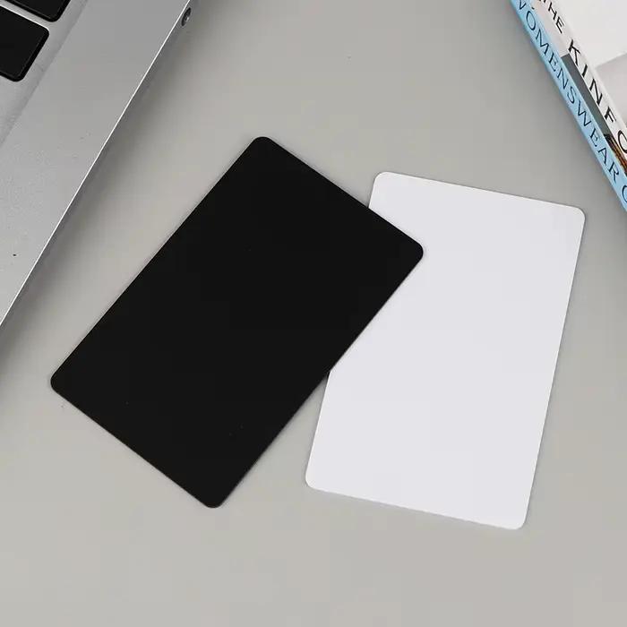 Offre Spéciale – Lot de 5/10 cartes NFC215 noires et blanches