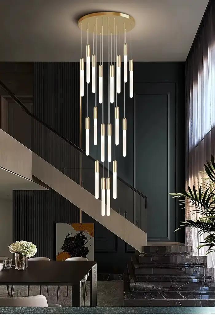 Lustre moderne pour escalier