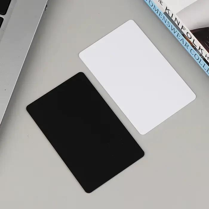 Offre Spéciale – Lot de 5/10 cartes NFC215 noires et blanches