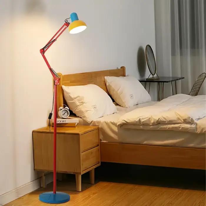 Lampe autoportante télescopique à bras long