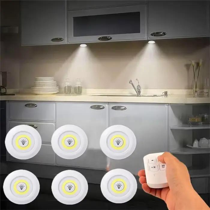 Lumière LED à intensité variable pour sous-meuble