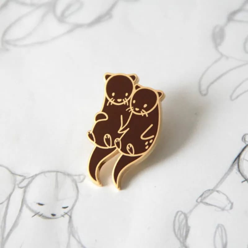 Broches en émail pour loutres mignonnes tenant la main, broche animale de dessin animé à la mode, ép