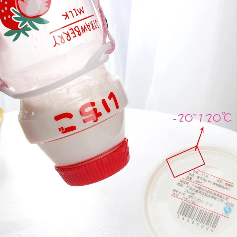 Ins 480ml mignon fruits bouteille d'eau sans BPA mode fraise lait bouteilles d'eau Portable résistan