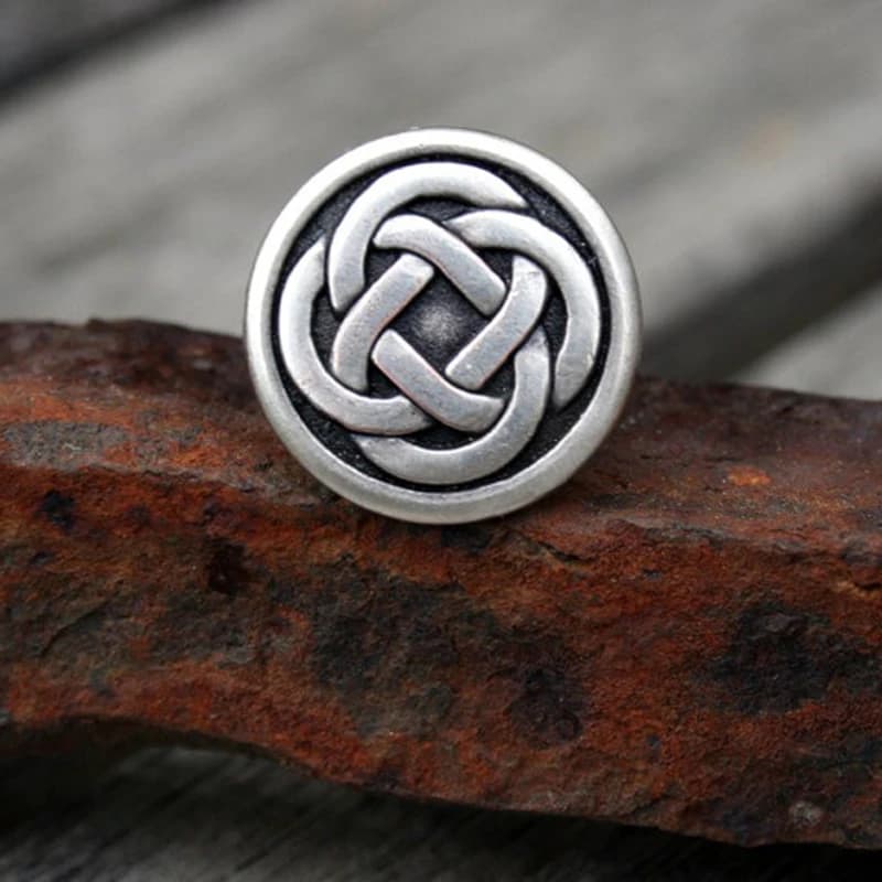 Broche celtique, épingle