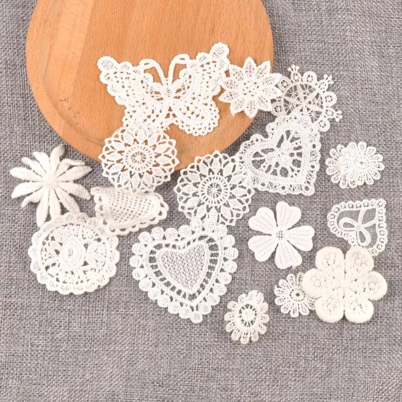 Garniture en maille avec appliques en dentelle blanche, fleur pour coudre sur tissu Guipure, fournit