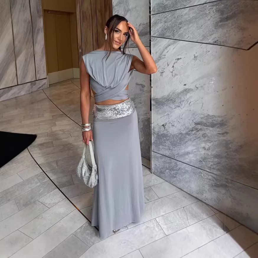 Ensemble 2 pièces UNITIM : Top court élégant et sexy à dos nu avec jupe longue à sequins taille bass