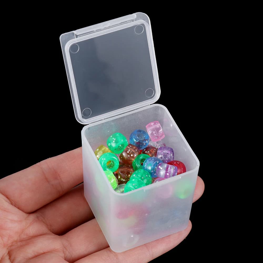 Petites boîtes de rangement en plastique avec couvercle à charnière, nombreuses boîtes transparentes