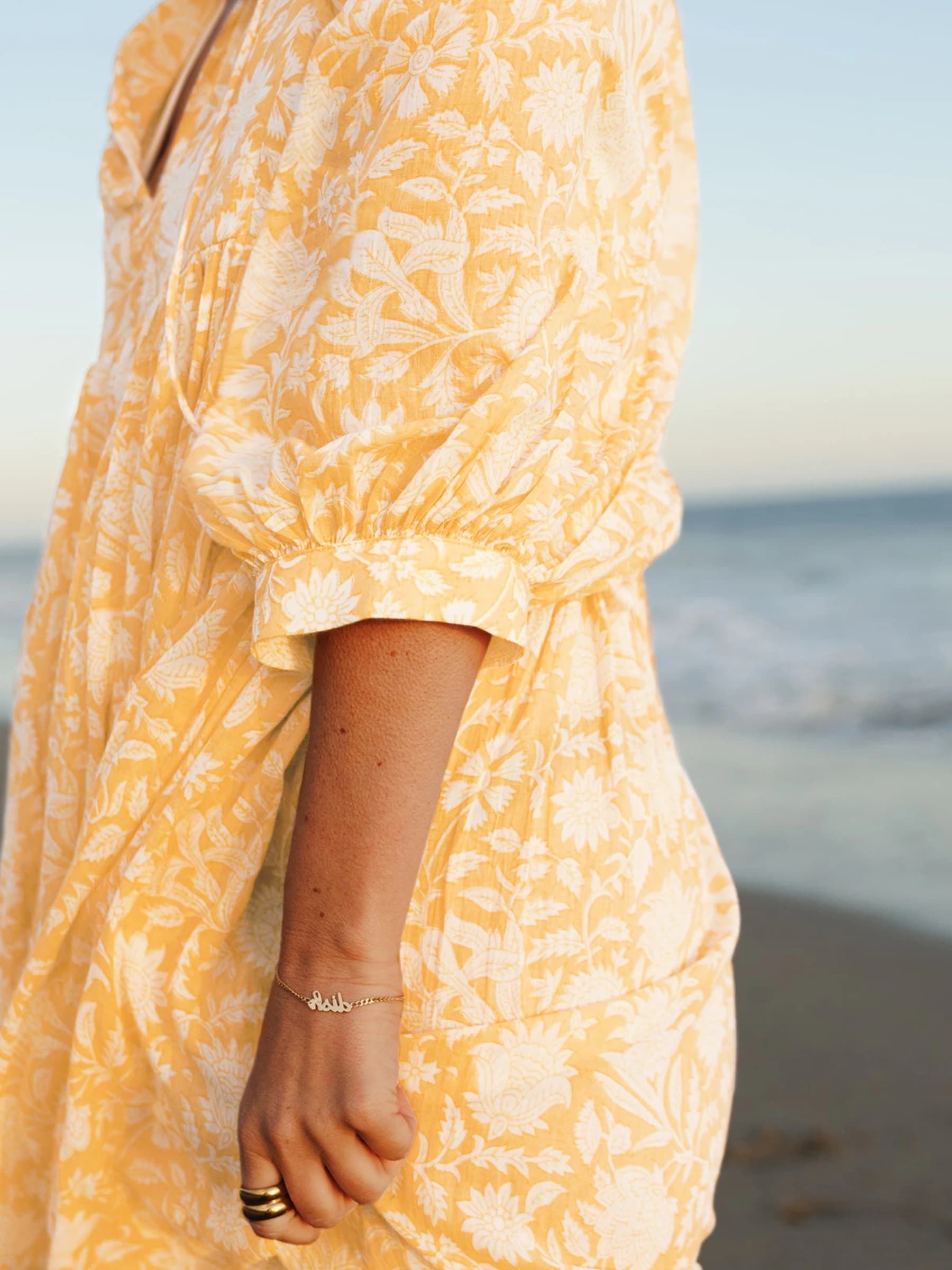 Robe de plage plissée à imprimé Floral pour femmes, col en V, Style à la mode, demi-manches, laçage,