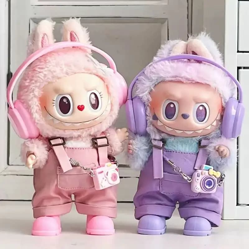 Pour un ensemble de vêtements Labubu comprend des pantalons et des accessoires avec ceinture et des 
