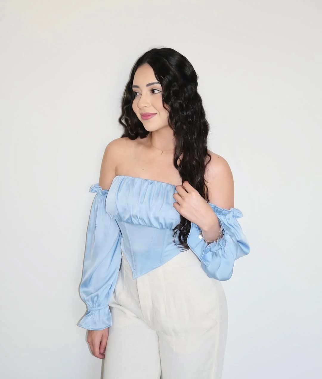Haut court en satin bleu ciel clair sans bretelles avec manches longues, tenue formelle pour femmes,