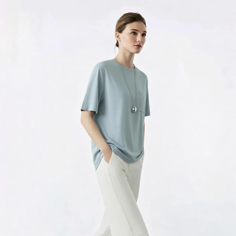 T-shirt Amii pour femme, nouvelle collection été 2026, col rond, en coton extensible, avec poche orn
