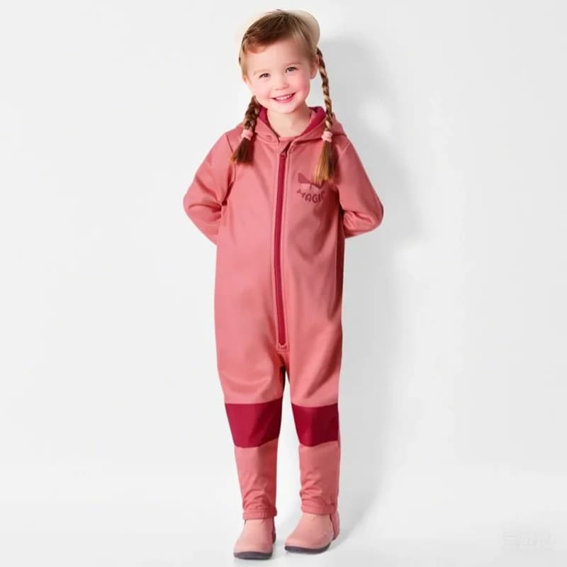 Les combinaisons d'extérieur à coque souple pour enfants sont imperméables et respirantes en polaire