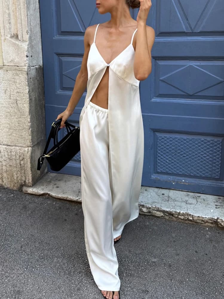 Ensemble deux pièces élégant pour femme : Haut sexy à col en V et fente, et pantalon long en satin s