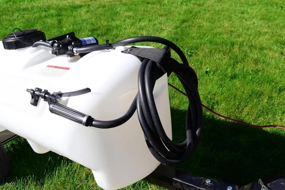 Pulvérisateur de diffusion pour remorques de 25 gallons - 1,1 GPM, 7' Swath
