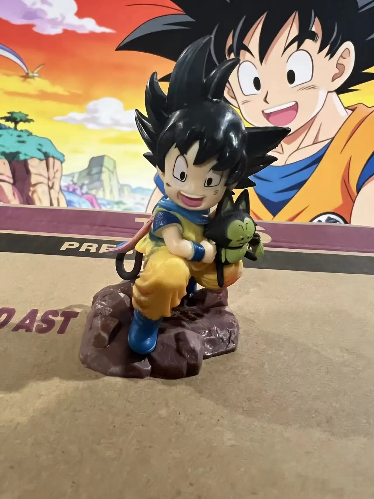 Dragon Ball enfance petit Goku câlins PVC modèle Statue-Puer Ya Mu thé petit follower Figure Collect