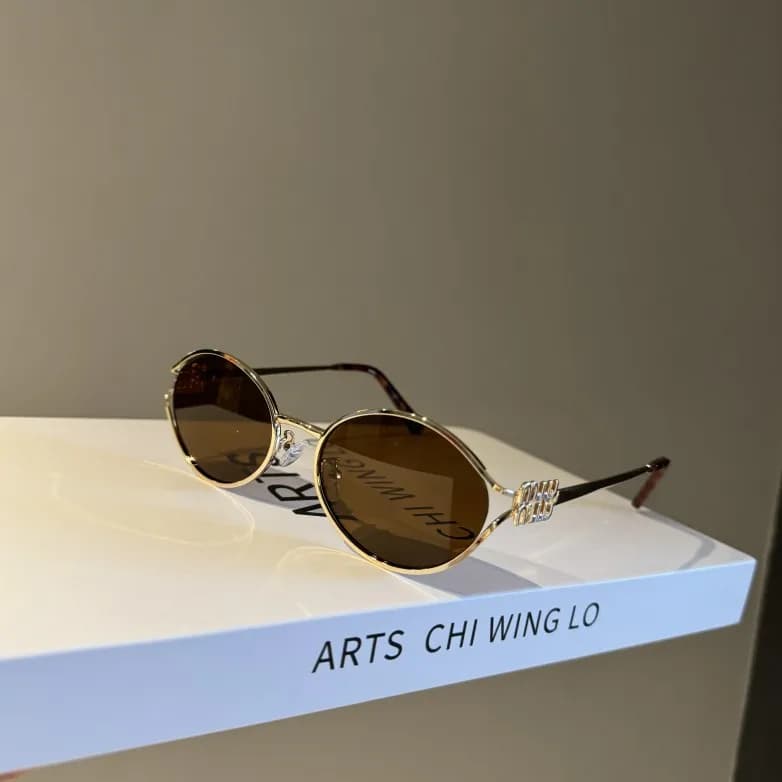 Nouvelle marque de mode lunettes de soleil ovales pour femmes rétro petit cadre femme homme métal lu