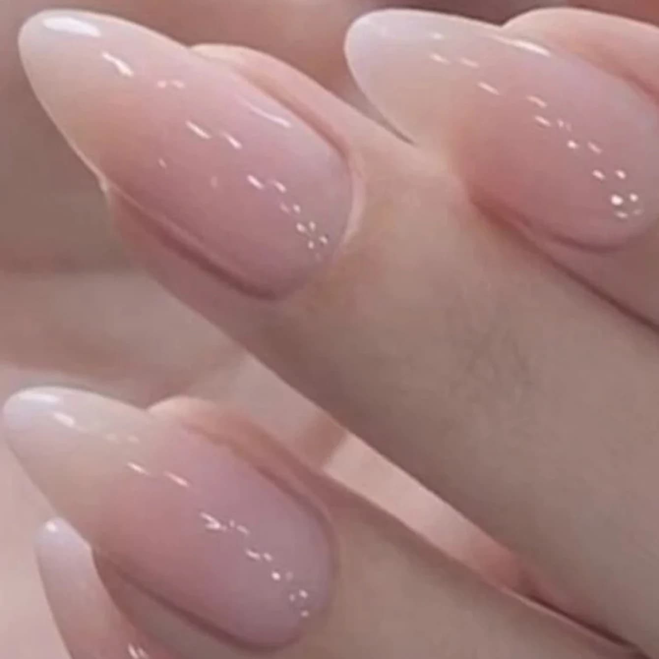 Faux ongles en amande dégradée blanche, 24 pièces, améliorez votre look, 1 lime à ongles et 1 Kit d'