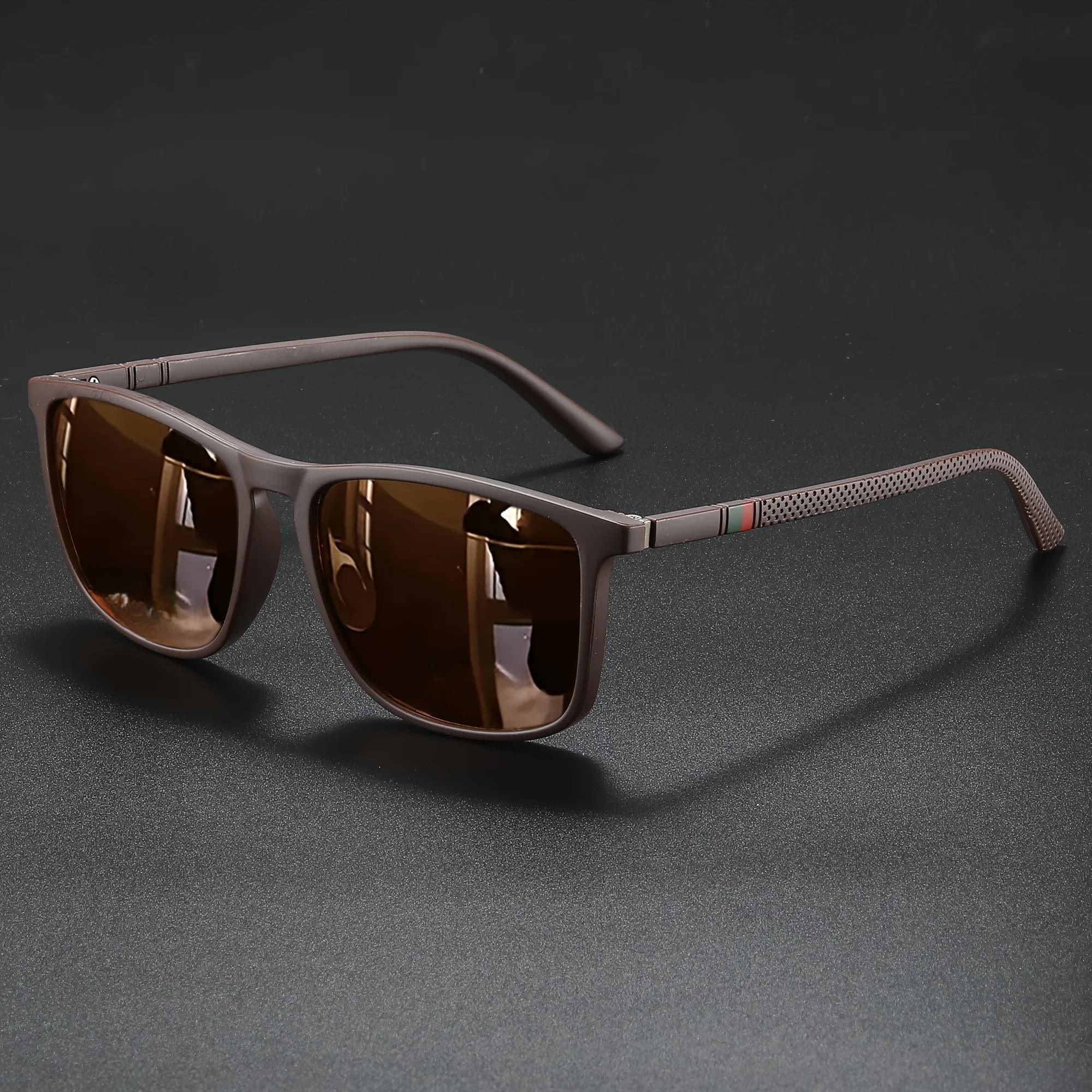 Lunettes de soleil carrées classiques à la mode – Monture légère avec branches à rayures rouges/vert