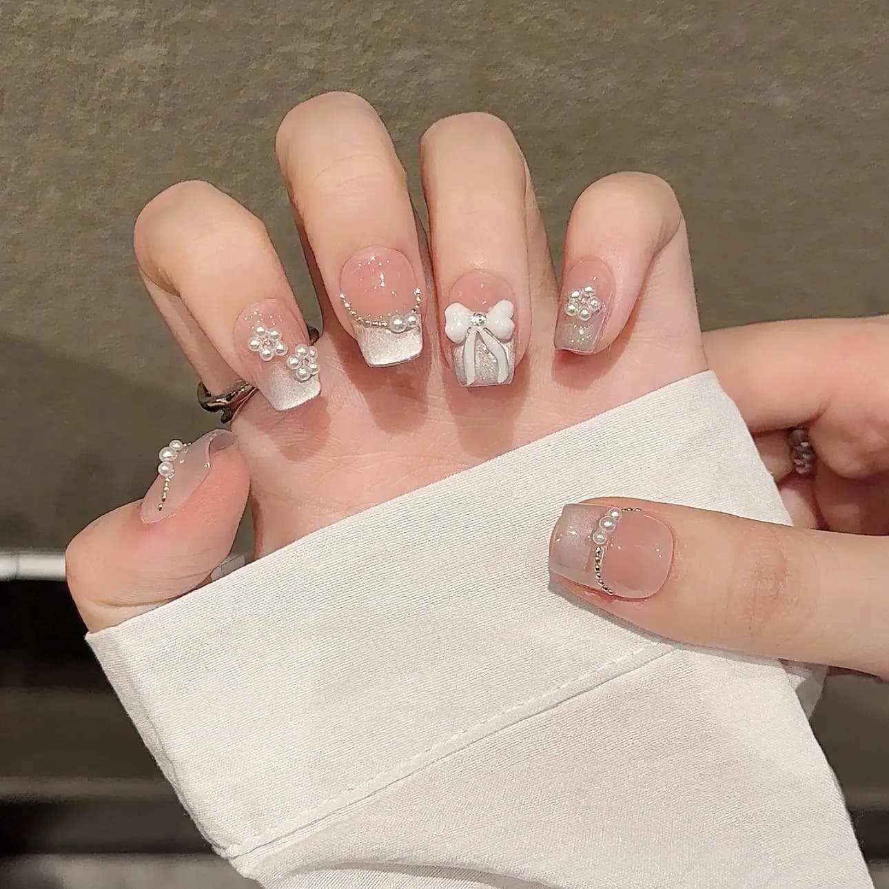 Presse à la main sur les ongles doux nœud papillon perle décor français faux ongles pour femmes fill