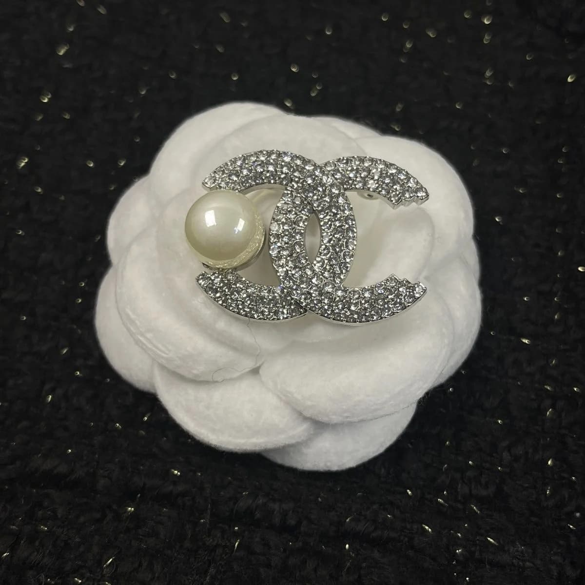 Broche Parfumée, Lettres Élégantes, Style INS Haut de Gamme, Perles Lumineuses, Petite Broche pour M