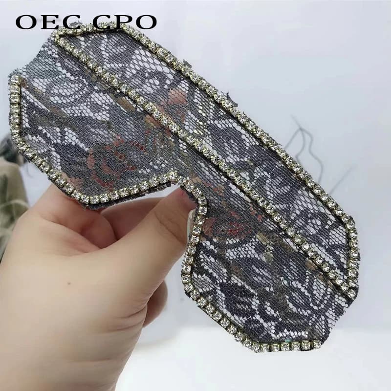 Une pièce lunettes de soleil en dentelle florale femmes Punk grand cadre diamant lunettes de soleil 