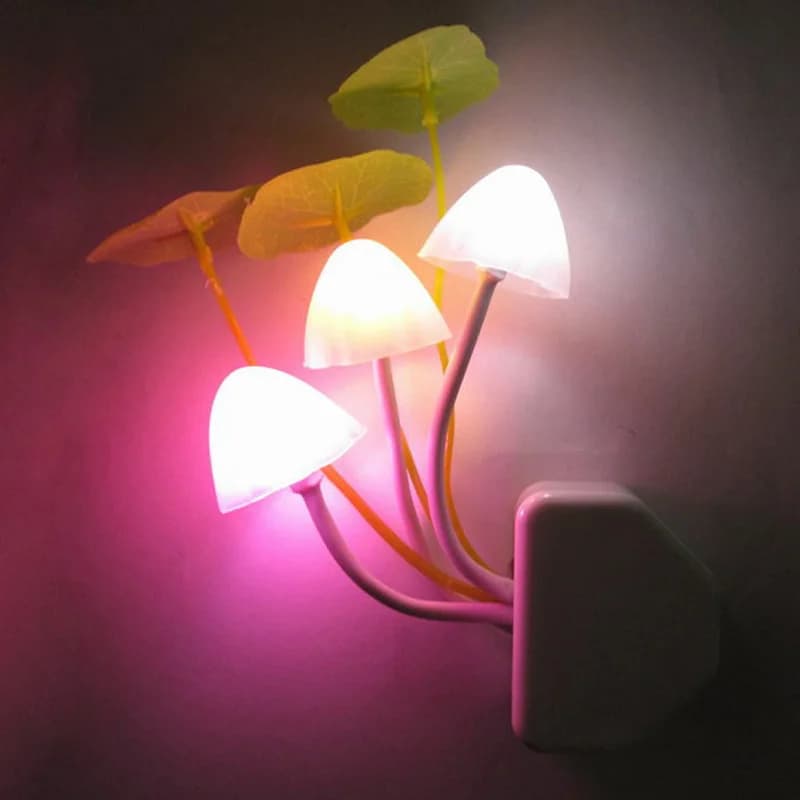 Nouveauté champignon champignon veilleuse ue et US prise capteur de lumière 220V 3 LED coloré champi