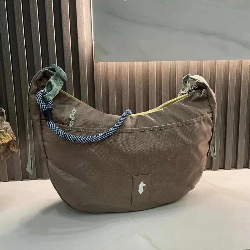 Sac à bandoulière en nylon pour femme 2026 avec design contrasté, sac bouffant, simple et léger