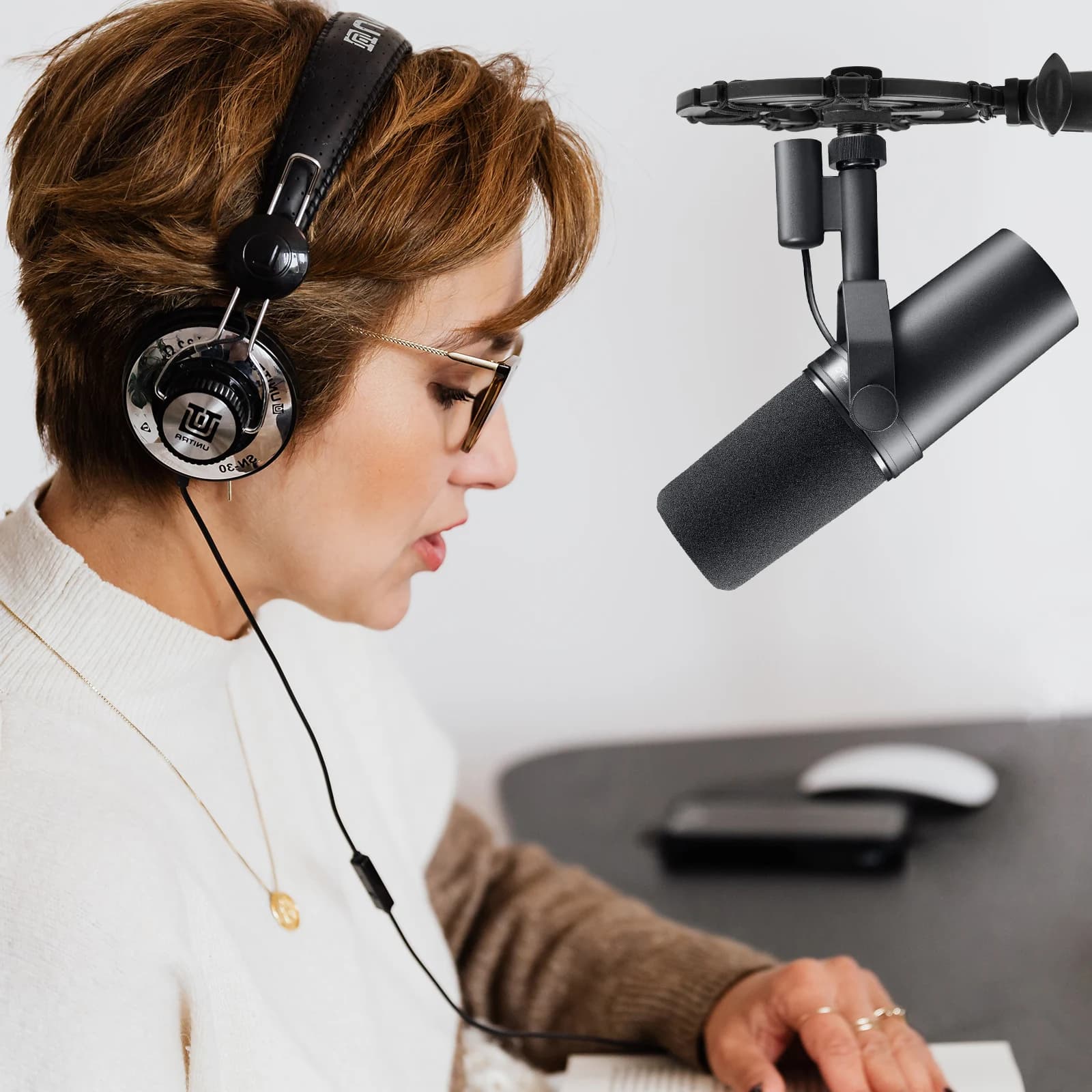 Geekria pour Creators Microphone Shock Mount, Compatible avec Shure MV7, SM7B