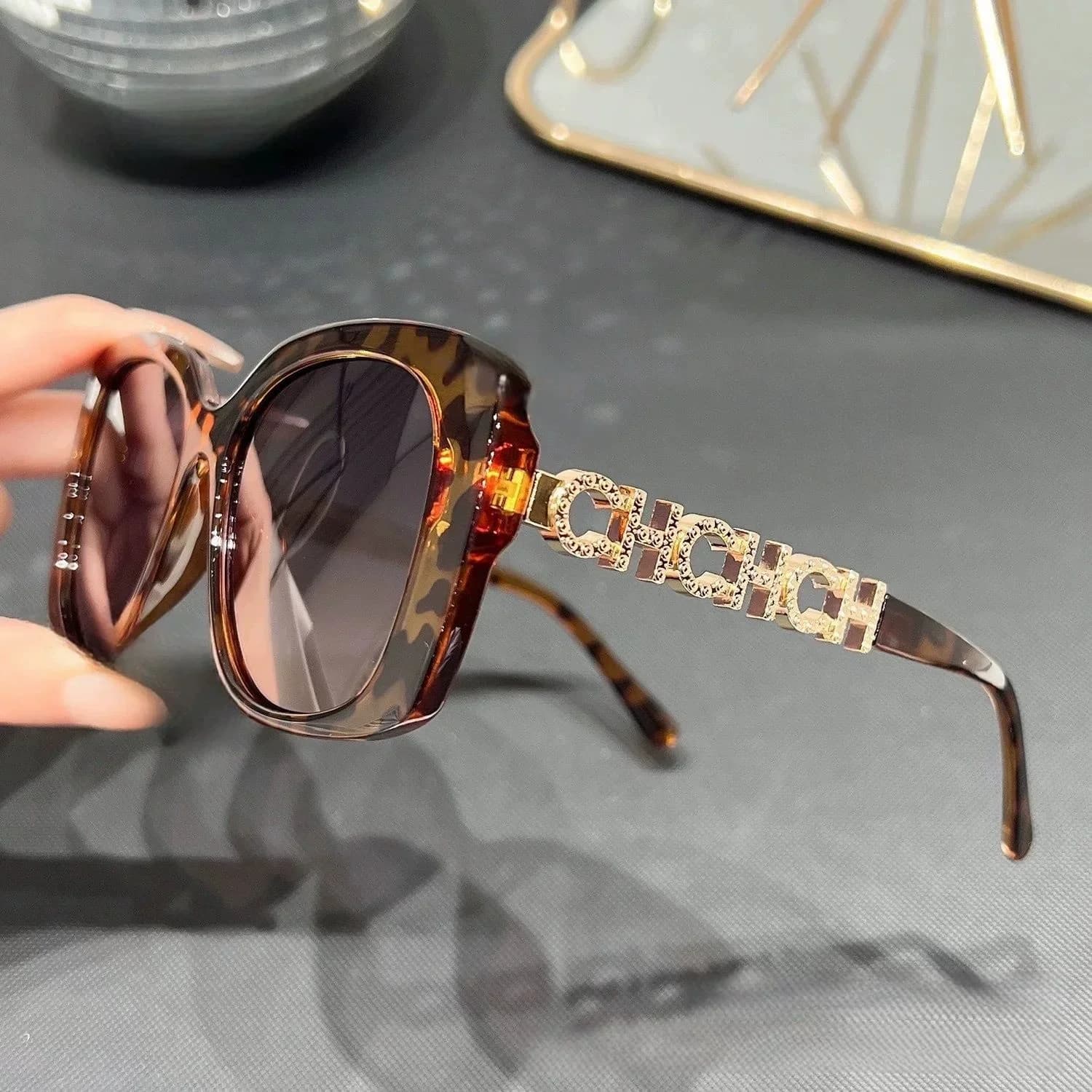 Temples à chaîne, petit style parfumé, lunettes de soleil polarisées légères et à la mode pour femme