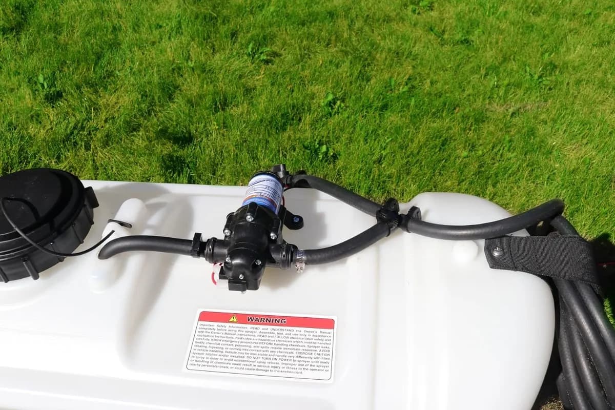 Pulvérisateur de diffusion pour remorques de 25 gallons - 1,1 GPM, 7' Swath