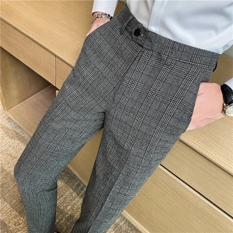 Les pantalons à carreaux pour hommes de printemps et d'automne sont tendance, à la mode, cool et pol