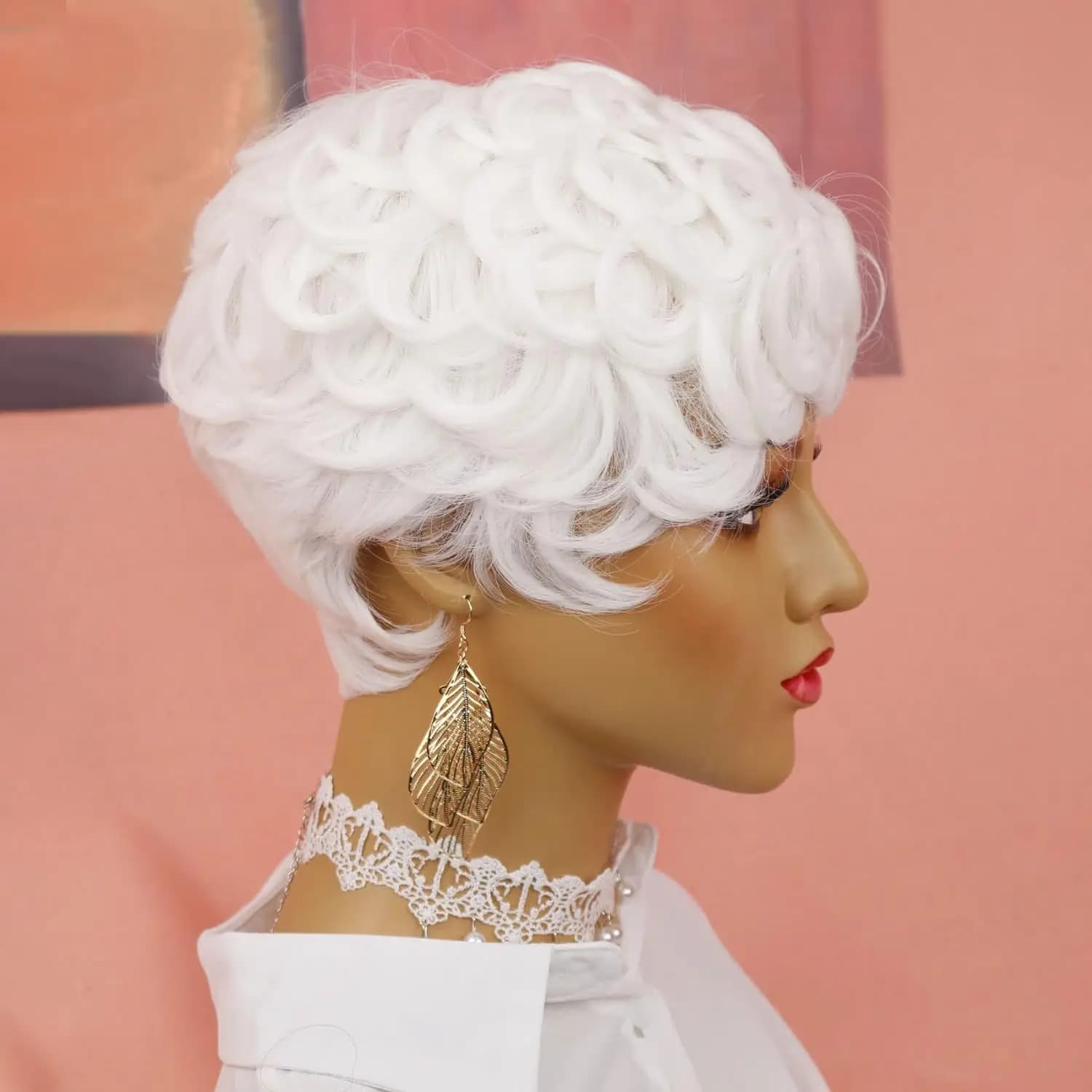 Perruque courte bouclée Pixie Cut avec frange pour femmes noires, perruques moelleuses blanches, per