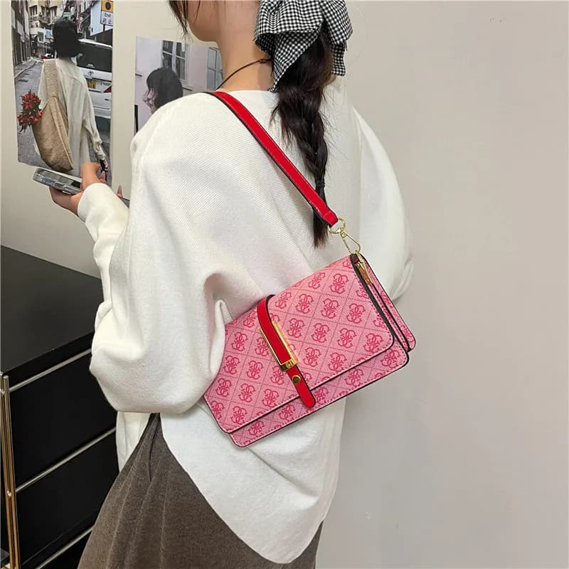 Sac carré texturé tendance pour femme, mini sac à bandoulière élégant avec chaîne, compact et stylé,