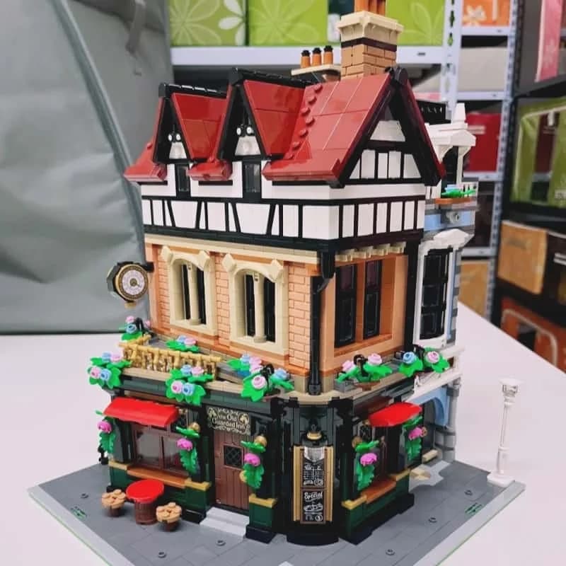 Street View En stock Tudor Corner Creative DIY Modular Model 3266PCS Décoration intérieure Blocs de 