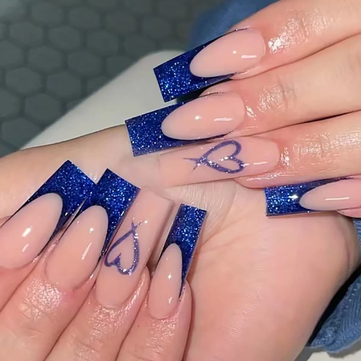 24 faux ongles longs carrés à la française, motif cœur 3D, à presser, avec strass, prêts à poser, po