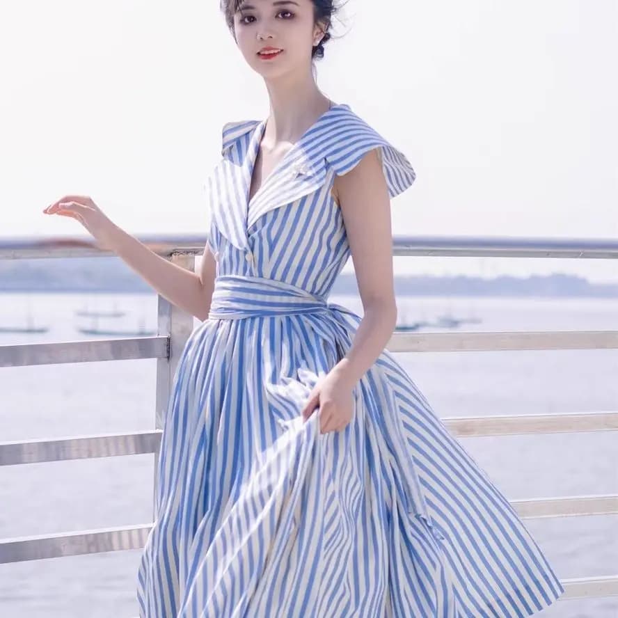 Robe Nostalgique Rayée Bleue pour Femme, Col Marine Estival, Robe Plissée Tendance