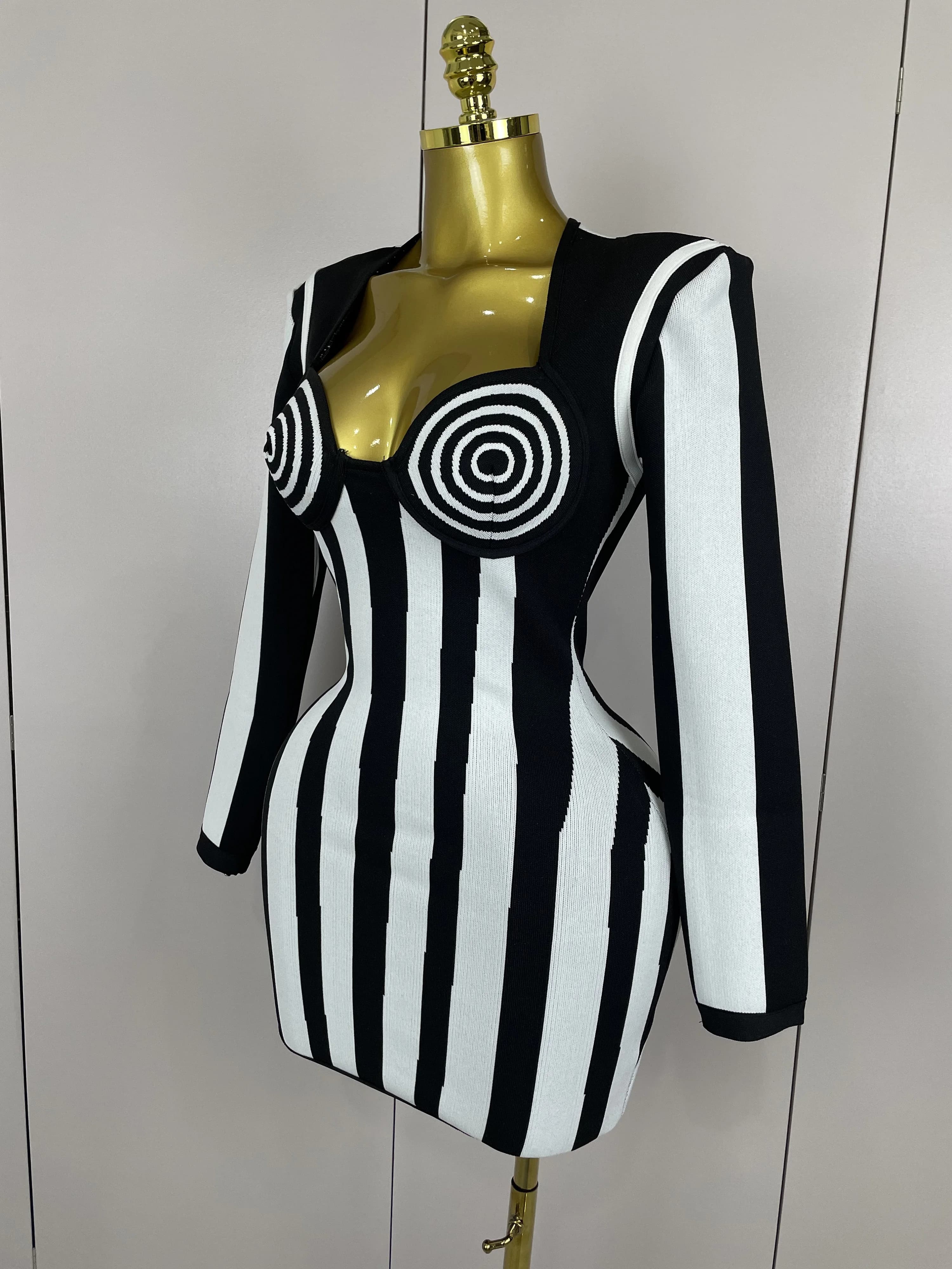 2025 luxe Sexy à manches longues rayure noir blanc Mini robe de pansement femmes tricoté célébrité é