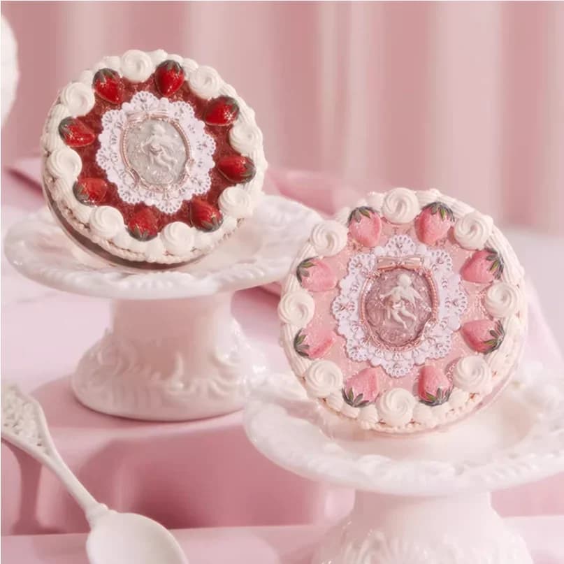 Flower Knows Collection de cupidon aux fraises poudre pressée fond de teint en poudre de maquillage 
