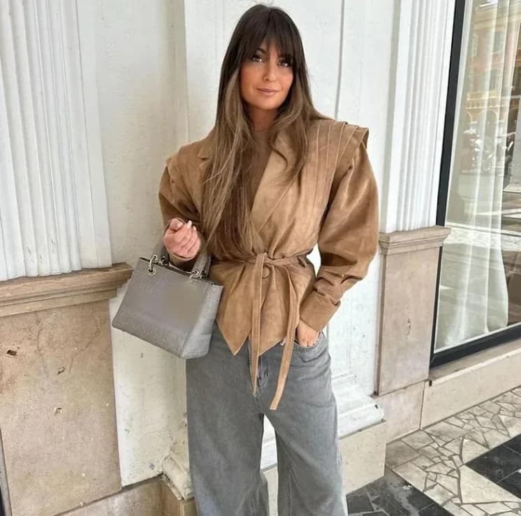 Nouvelle Veste Femme Automne 2026 Chaudes à Col Revers, Ourlet Irrégulier, Ceinture, Boutons et Plis