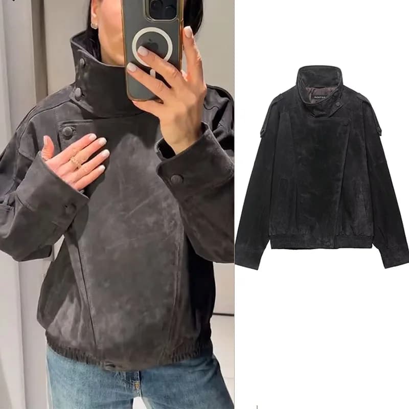 Blouson biker pour femme en cuir texturé gris foncé, avec col montant boutonné asymétrique, ourlet é