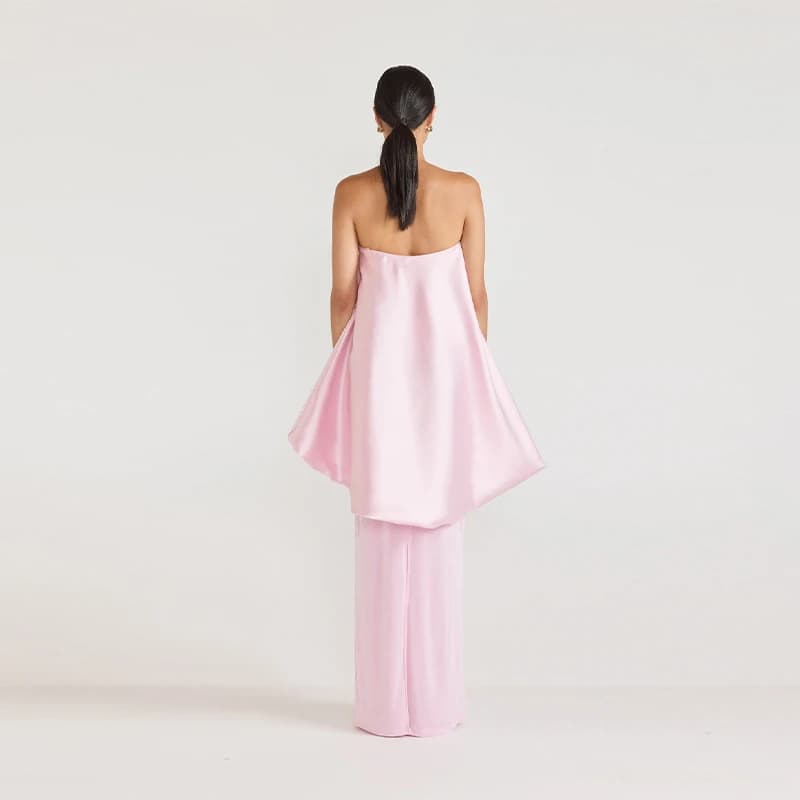 Robe mini bustier rose en satin pour femme, coupe trapèze asymétrique, élégante, pour l'été 2026, id
