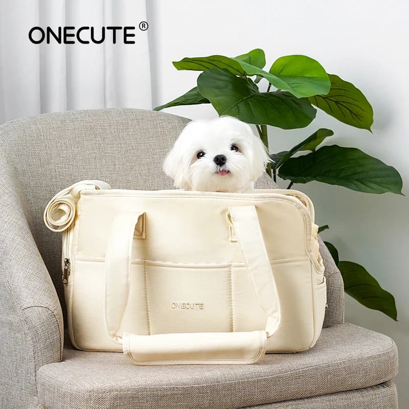 Les animaux de compagnie sortir et emballer les chiots. Les sacs portables à une épaule conviennent 