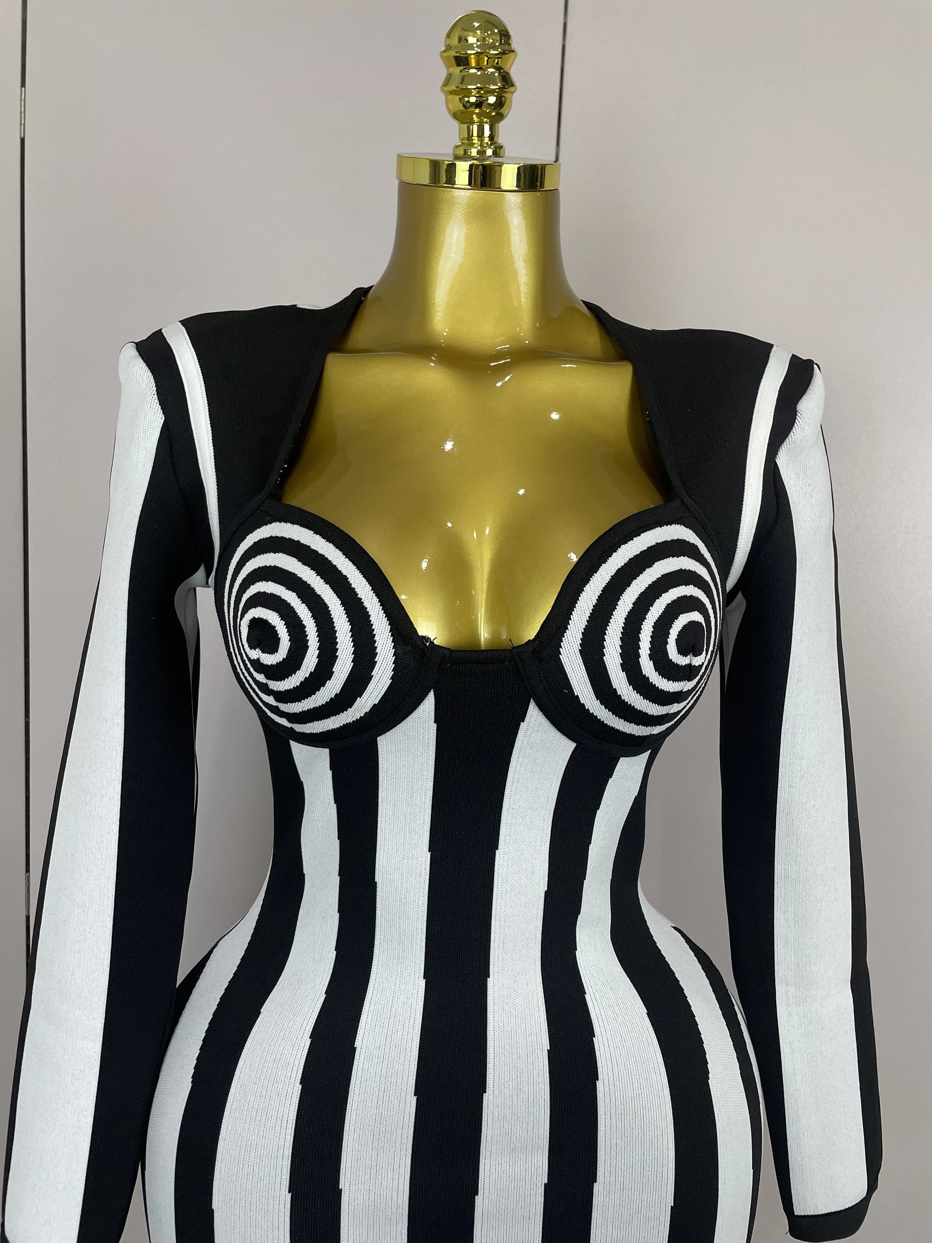 2025 luxe Sexy à manches longues rayure noir blanc Mini robe de pansement femmes tricoté célébrité é