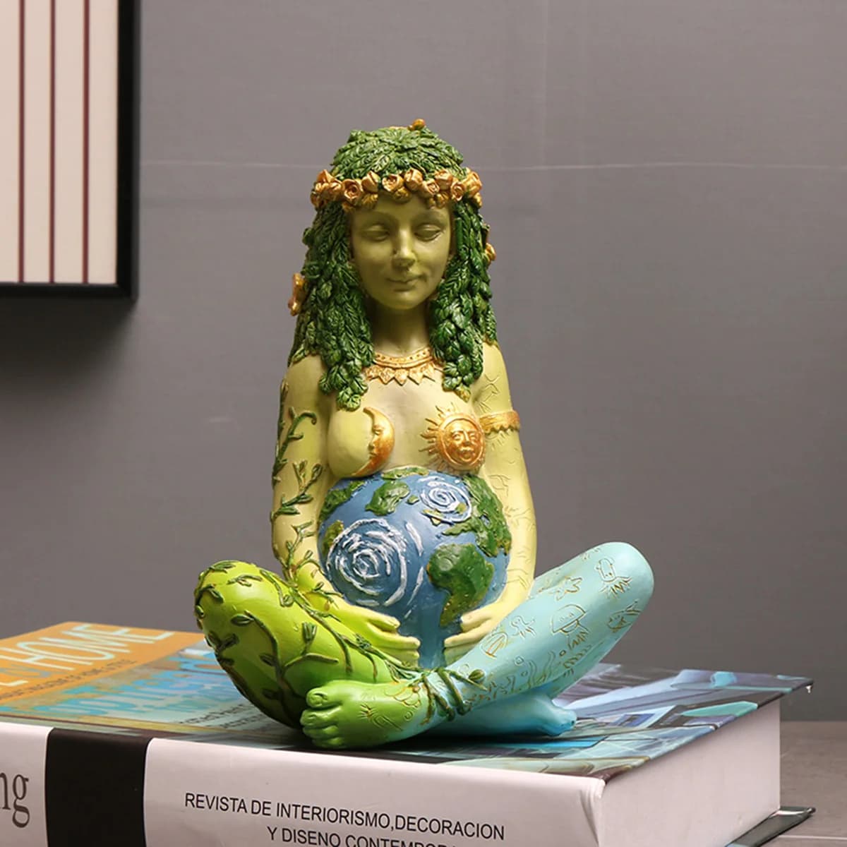 Statue de déesse de la terre verte Gaia du millénaire vibrant, 1 pièce, décor de dessin animé coloré