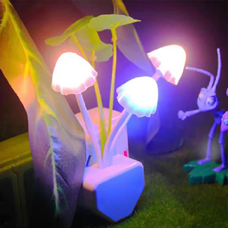 Nouveauté champignon champignon veilleuse ue et US prise capteur de lumière 220V 3 LED coloré champi
