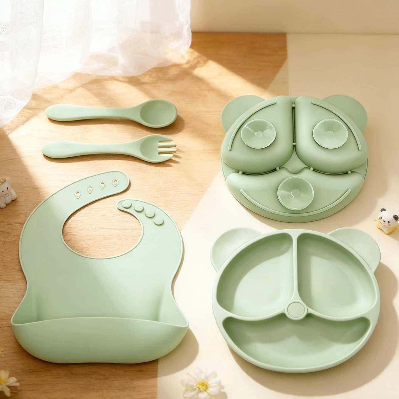Ensemble d'alimentation pour bébé 4 pièces avec bavoir, assiette, cuillère et fourchette - Essentiel