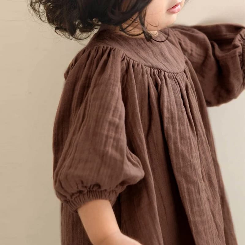Robe plissée en mousseline de coton à col rond pour filles, nouvelle collection automne 2026, style 