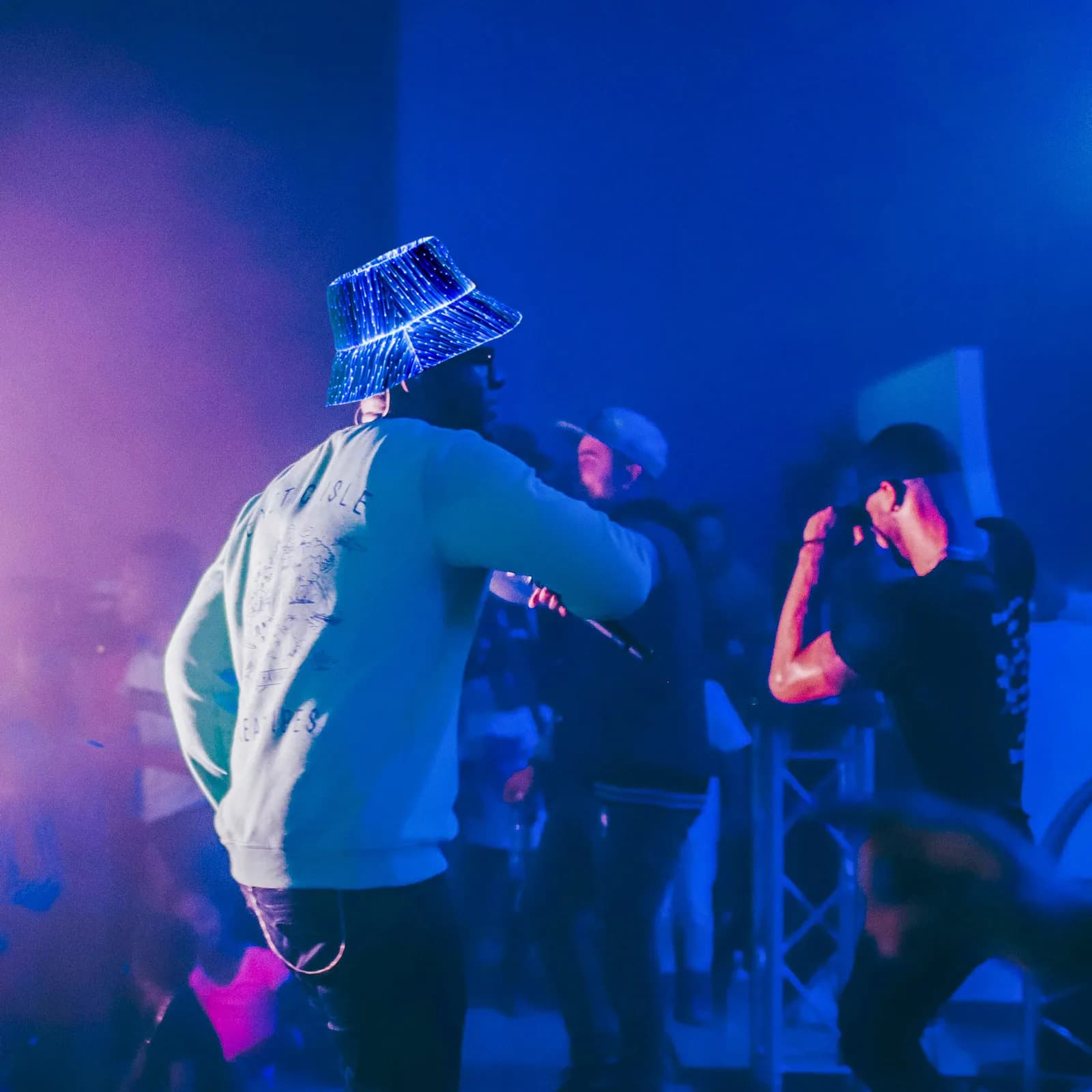 Chapeau lumineux Led multicolore à la mode, chapeau seau lumineux Cyberpunk en Fiber optique