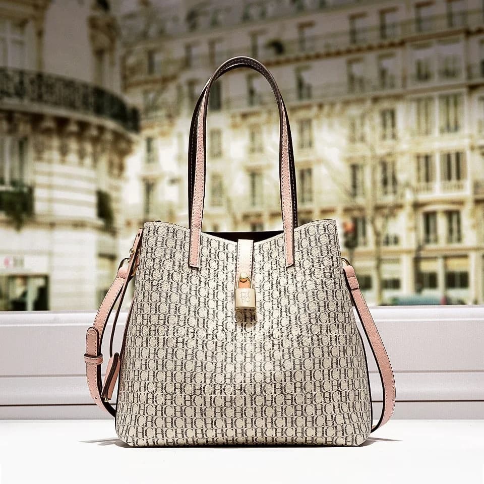 Sac fourre-tout CH Exquisite Monogram avec accroche-cadenas, bretelles de qualité supérieure, coutur