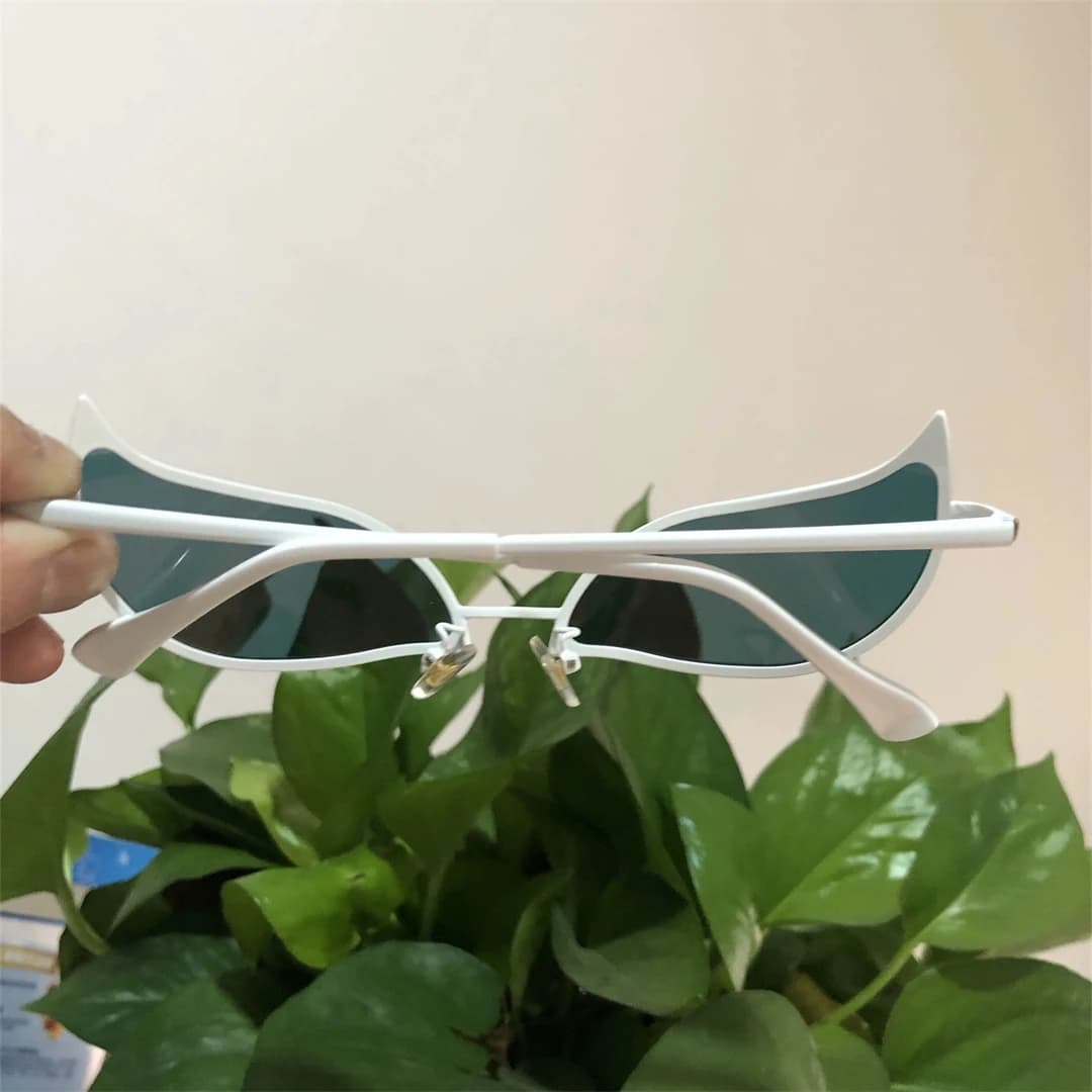 Donquixote PVC lunettes de soleil Doflamingo Cosplay lunettes Anime oeil de chat lunettes de soleil 